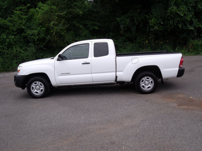 toyota tacoma 2007 white gasoline 4 cylinders rear wheel drive automatic 75672