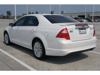 ford fusion hybrid 2010 white sedan hybrid 4 cylinders front wheel drive cont  variable trans  77373