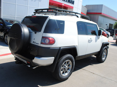 toyota fj cruiser 2012 white suv gasoline 6 cylinders 4 wheel drive automatic 76053