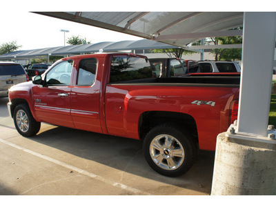 chevrolet silverado 1500 2012 victry red lt flex fuel 8 cylinders 4 wheel drive not specified 76051