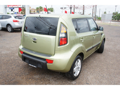 kia soul 2011 green hatchback soul! gasoline 4 cylinders front wheel drive automatic 78520