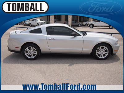 ford mustang 2010 silver coupe v6 gasoline 6 cylinders rear wheel drive not specified 77375