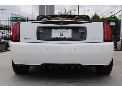 cadillac xlr 2008 white gasoline 8 cylinders rear wheel drive automatic 77002