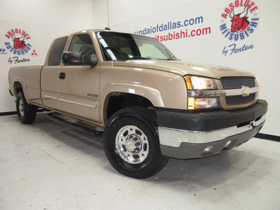 chevrolet silverado 2500hd 2004 beige ls 4x4 gasoline 8 cylinders 4 wheel drive automatic 75150