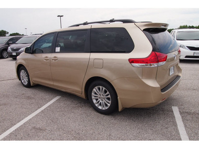toyota sienna 2012 tan van xle 8 passenger gasoline 6 cylinders front wheel drive automatic 77074