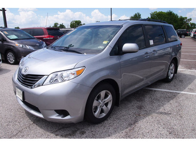toyota sienna 2012 silver van le 8 passenger gasoline 6 cylinders front wheel drive automatic 77074