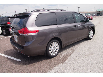 toyota sienna 2012 dk  gray van limited 7 passenger gasoline 6 cylinders front wheel drive automatic 77074