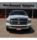 dodge ram pickup 1500 2005 white pickup truck laramie gasoline 8 cylinders rear wheel drive automatic with overdrive 77642