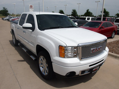 gmc sierra 1500 2011 white denali flex fuel 8 cylinders 2 wheel drive automatic 76049