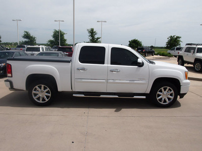 gmc sierra 1500 2011 white denali flex fuel 8 cylinders 2 wheel drive automatic 76049