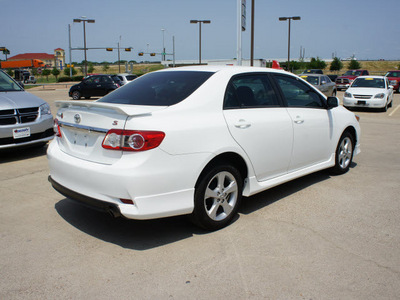 toyota corolla 2011 white sedan s gasoline 4 cylinders front wheel drive automatic 75110