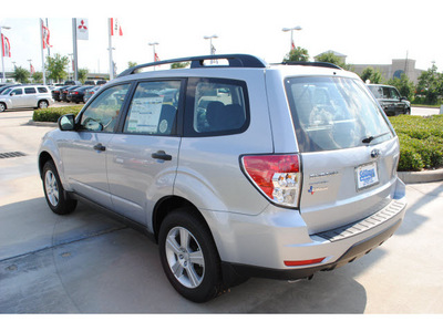 subaru forester 2012 silver wagon 2 5x gasoline 4 cylinders all whee drive automatic 77090