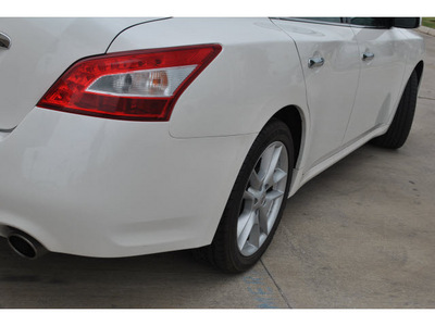 nissan maxima 2011 white sedan 3 5 s gasoline 6 cylinders front wheel drive cont  variable trans  78233