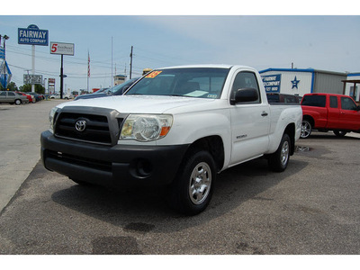 toyota tacoma 2005 white gasoline 4 cylinders rear wheel drive 5 speed manual 77627