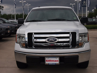 ford f 150 2009 white 2wd gasoline 8 cylinders 2 wheel drive 6 speed automatic 77090