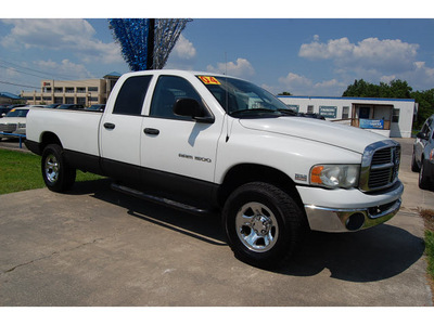 dodge ram pickup 1500 2004 white laramie gasoline 8 cylinders 4 wheel drive automatic with overdrive 77627