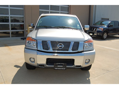 nissan titan 2010 silver se flex fuel 8 cylinders 2 wheel drive automatic with overdrive 77656