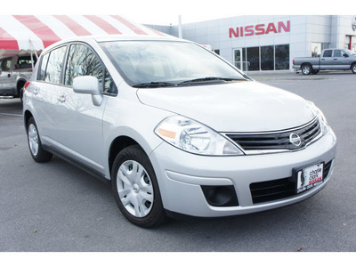 nissan versa 2011 silver hatchback 1 8 s gasoline 4 cylinders front wheel drive automatic 78552