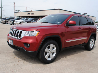 jeep grand cherokee 2011 red suv laredo gasoline 6 cylinders 2 wheel drive automatic 76011