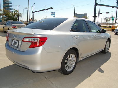 toyota camry 2012 silver sedan le 4 cylinders front wheel drive automatic 76011