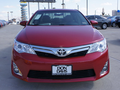 toyota camry 2012 red sedan xle v6 gasoline 6 cylinders front wheel drive automatic 76011