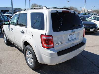 ford escape 2012 white suv xlt flex fuel 6 cylinders front wheel drive automatic 75235