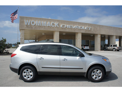 chevrolet traverse 2012 silver ls gasoline 6 cylinders front wheel drive automatic 78009