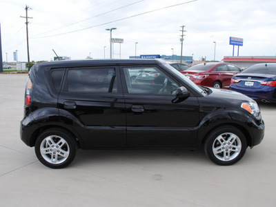 kia soul 2010 black hatchback gasoline 4 cylinders front wheel drive automatic with overdrive 76087