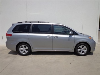 toyota sienna 2012 van gasoline 6 cylinders front wheel drive not specified 78577
