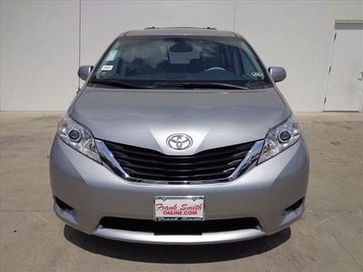 toyota sienna 2012 van gasoline 6 cylinders front wheel drive not specified 78577