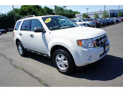 ford escape 2009 white suv xlt gasoline 4 cylinders 4 wheel drive automatic with overdrive 08902