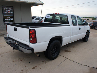 chevrolet silverado 1500 2005 white pickup truck gasoline 8 cylinders rear wheel drive automatic 76108