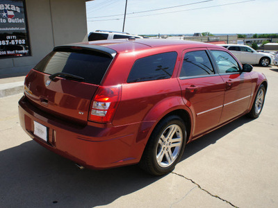 dodge magnum 2005 red wagon rt gasoline 8 cylinders rear wheel drive automatic 76108