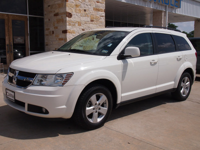 dodge journey 2010 white suv sxt gasoline 6 cylinders front wheel drive automatic with overdrive 77836