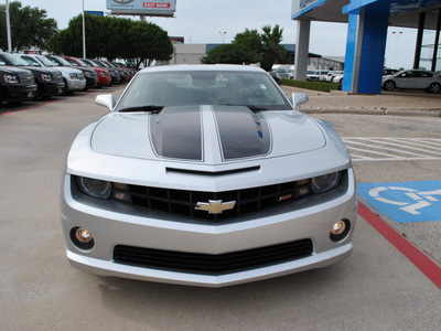 chevrolet camaro 2010 silver coupe ss gasoline 8 cylinders rear wheel drive automatic 75067