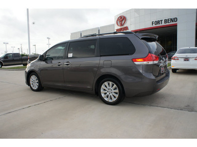 toyota sienna 2012 gray van xle 8 passenger gasoline 6 cylinders front wheel drive automatic 77469