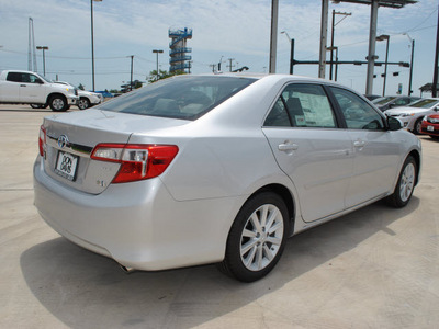 toyota camry hybrid 2012 silver sedan xle hybrid 4 cylinders front wheel drive automatic 76011