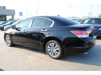 honda accord 2012 black sedan gasoline 6 cylinders front wheel drive 5 speed automatic 77025