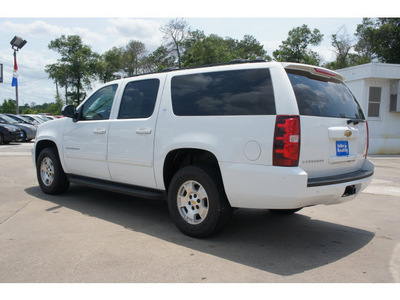 chevrolet suburban 2011 white suv lt 1500 flex fuel 8 cylinders 2 wheel drive automatic with overdrive 77532