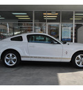 ford mustang 2007 white coupe v6 deluxe gasoline 6 cylinders rear wheel drive automatic 78216