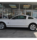 ford mustang 2007 white coupe v6 deluxe gasoline 6 cylinders rear wheel drive automatic 78216
