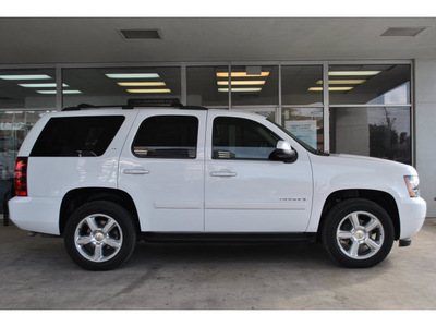 chevrolet tahoe 2009 white suv lt flex fuel 8 cylinders 2 wheel drive automatic 78216