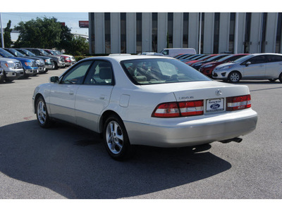 lexus es 300 2001 white sedan gasoline 6 cylinders front wheel drive automatic 77074