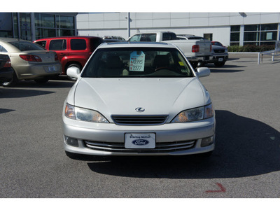 lexus es 300 2001 white sedan gasoline 6 cylinders front wheel drive automatic 77074