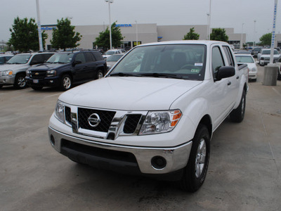 nissan frontier 2011 white gasoline 6 cylinders 2 wheel drive automatic 75034