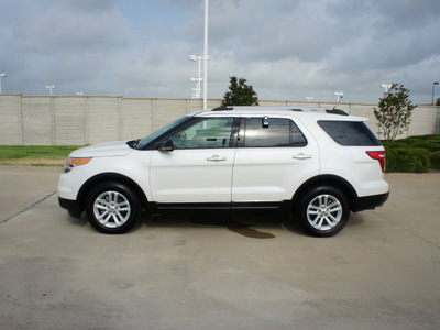 ford explorer 2012 white suv xlt gasoline 6 cylinders 2 wheel drive automatic 76108