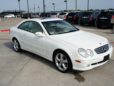 mercedes benz clk class 2005 white coupe clk320 gasoline 6 cylinders rear wheel drive automatic 76087