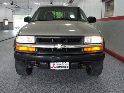 chevrolet s 10 2001 lt  gray ls gasoline 6 cylinders 4 wheel drive automatic 44060