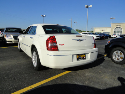 chrysler 300 2010 white sedan touring gasoline 6 cylinders rear wheel drive automatic 60915