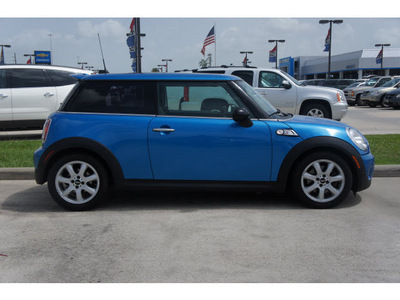 mini cooper 2009 blue hatchback s gasoline 4 cylinders front wheel drive automatic 77090